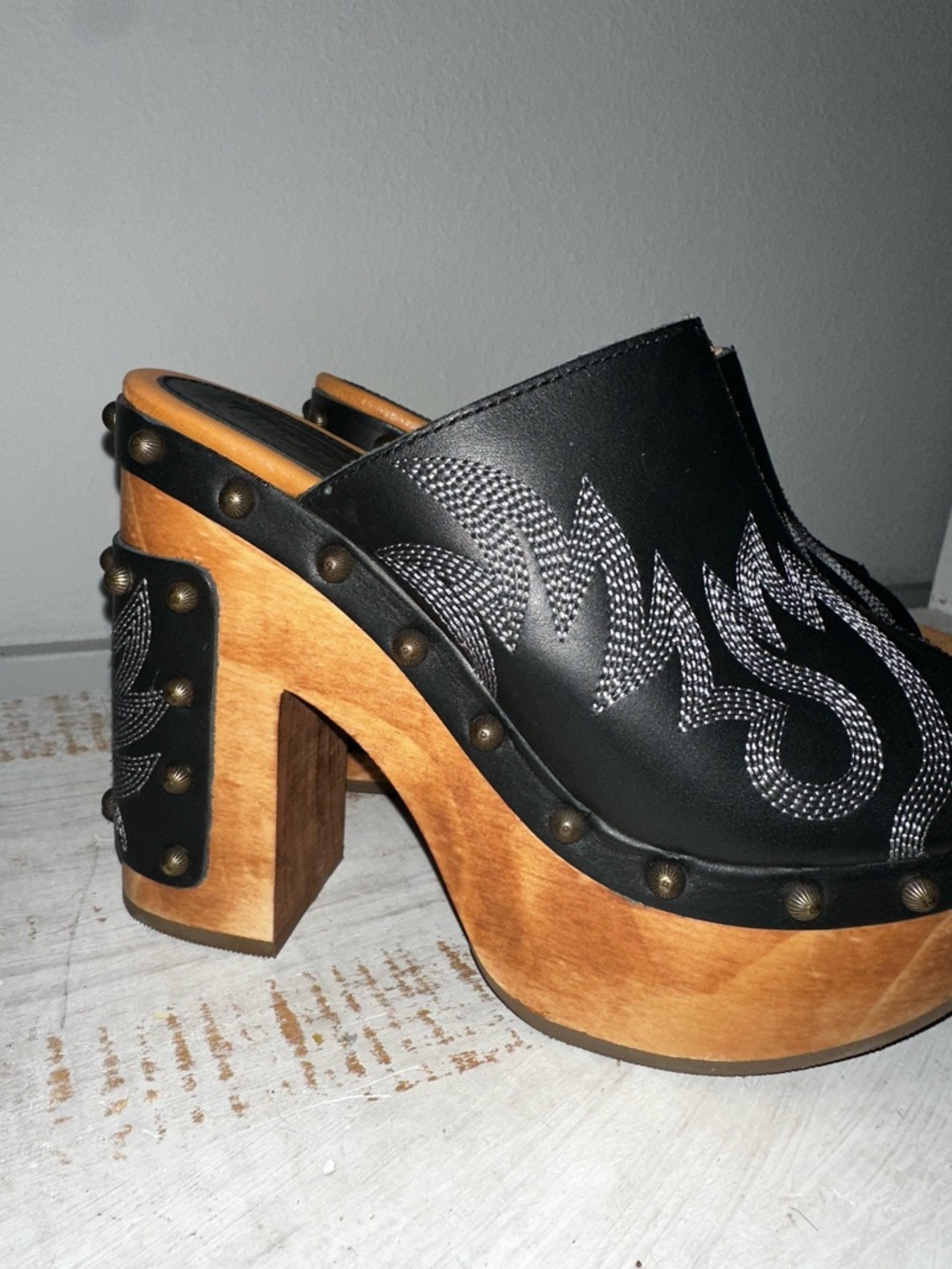 dingo women’s free spirit wooden sandals - Picture 3 of 16